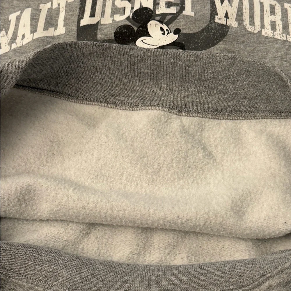 Disney Crewneck - Picture 6 of 7